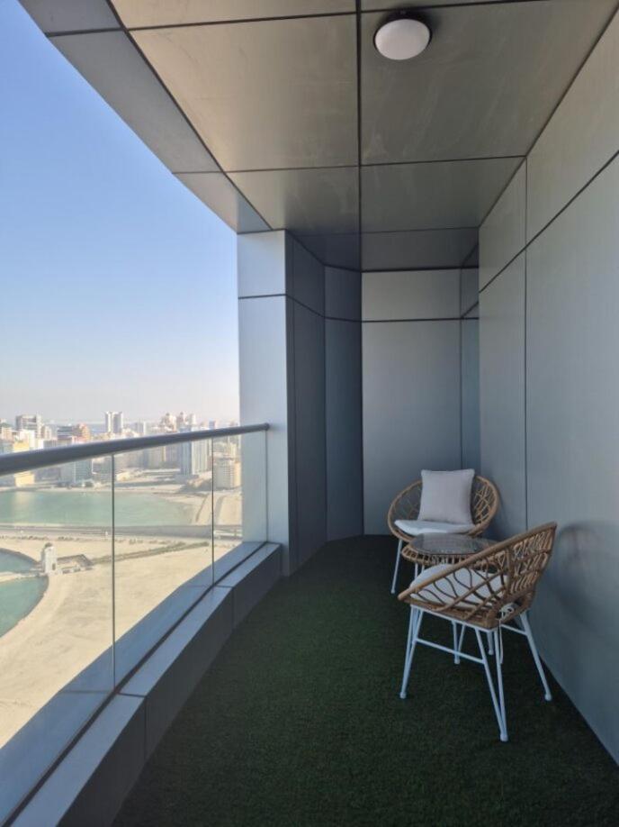 Luxury Romantic Sea View Apartment-ERAإقامة هادئة إطلالة بحرية موقع استثنائي- Manama