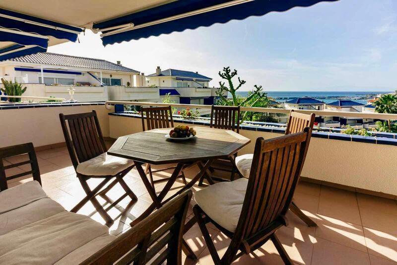 Large Direct Ocean Front 2bd Apartment