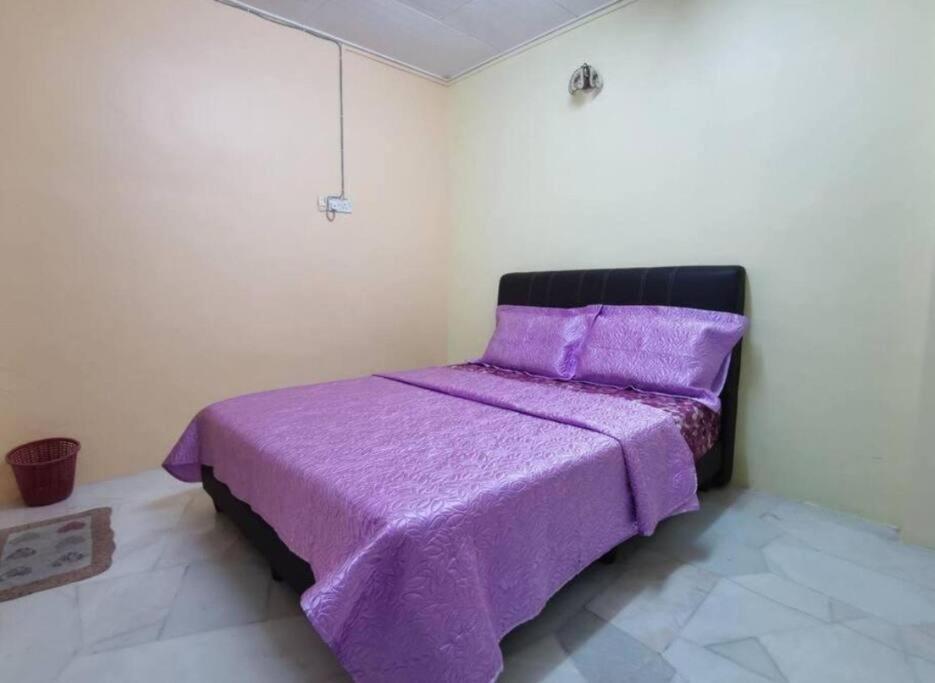 IPOH Be-Shine TAMAN WANG 13-14pax Homestay with 6Bedrooms, 6Bathroom, 1Living, 1Dining, 1Kitchen with 3Parkings photo 2