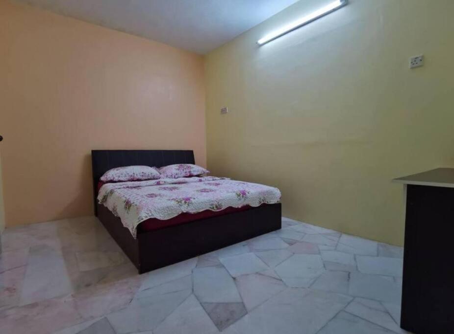 IPOH Be-Shine TAMAN WANG 13-14pax Homestay with 6Bedrooms, 6Bathroom, 1Living, 1Dining, 1Kitchen with 3Parkings photo 3
