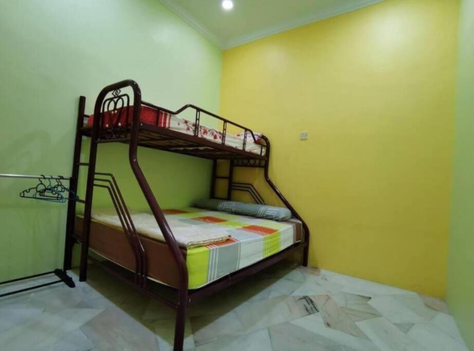 IPOH Be-Shine TAMAN WANG 13-14pax Homestay with 6Bedrooms, 6Bathroom, 1Living, 1Dining, 1Kitchen with 3Parkings photo 5