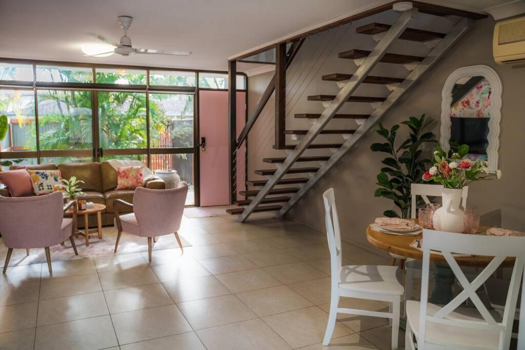 Palms on Patti Apartment