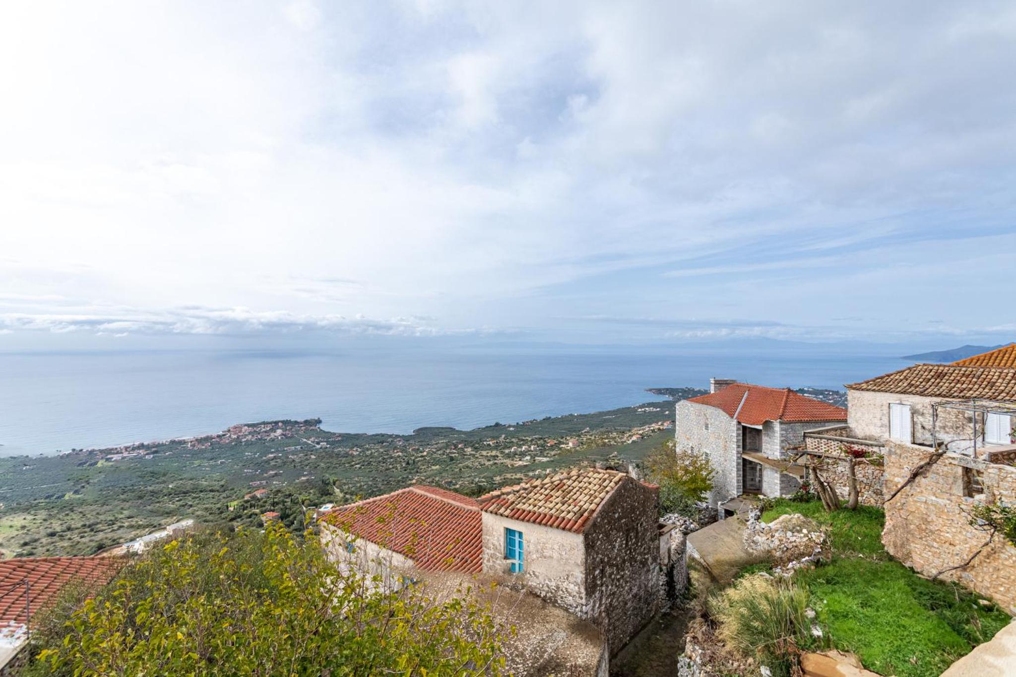 Hawk Tower Apartment - Pyrgos Towers Complex
