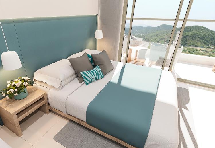 Breathtaking Ocean Front Beach condo in Rodadero Beach