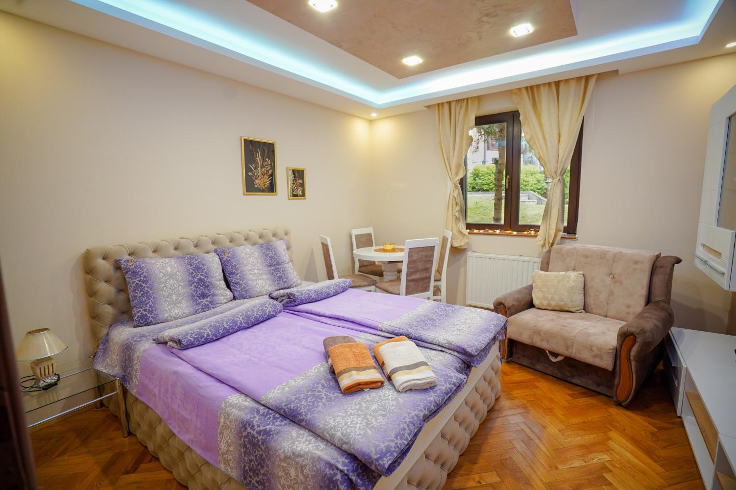 Apartman Zlatni Jelen view 3