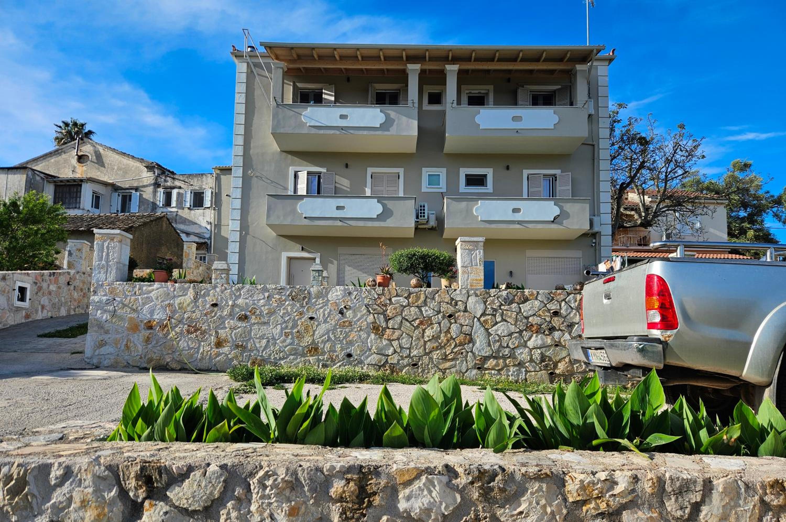 GREY LUXURY HOUSE view 4