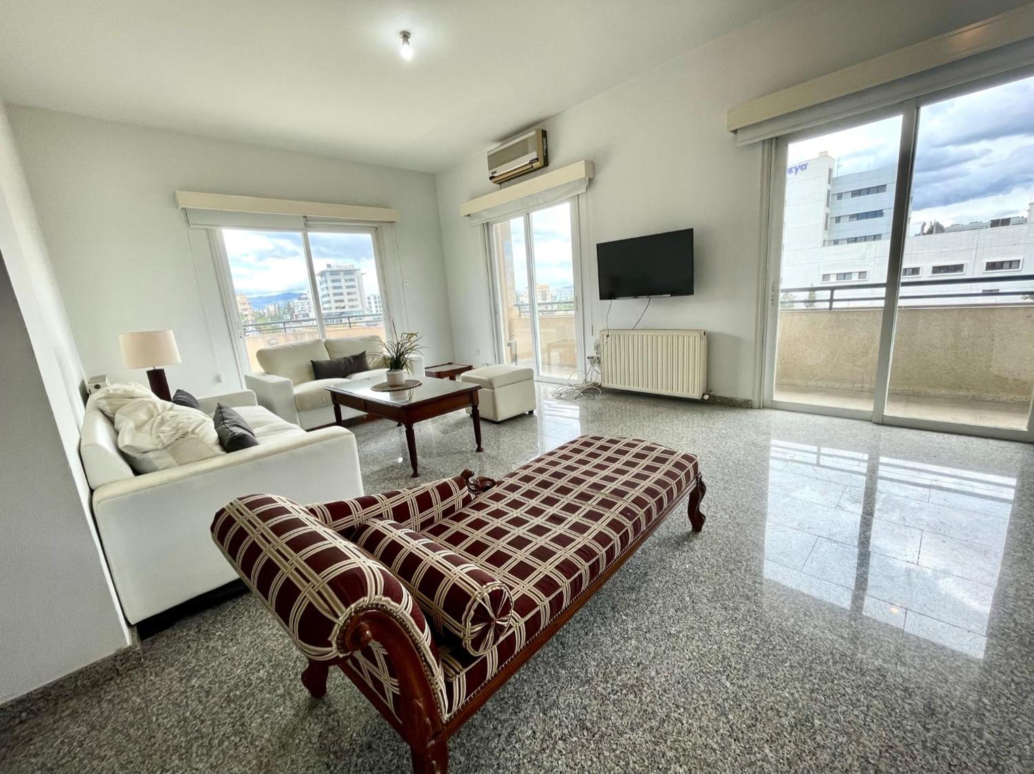 Platform 357 Gravias Spacious Apartment