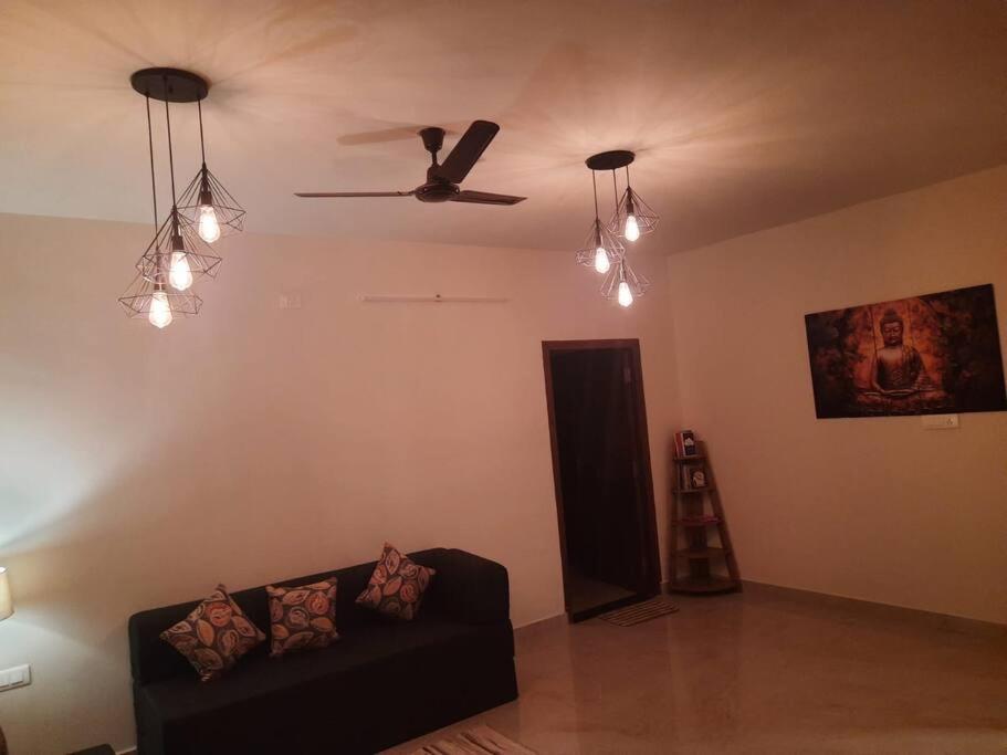 The RusticVibe-Villa with Garden 30 km frm Ecity view 3