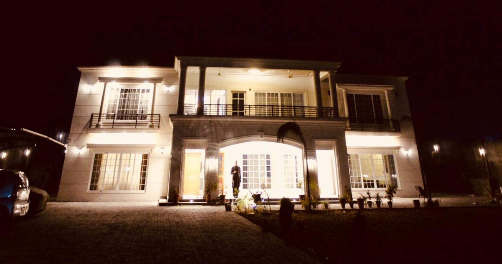 Family Friendly Farmhouse Retreat: 3BR, Lawns, BBQ, errace, Chopal, Historic Water Well. Ideal for Work and Outdoor Activities. Close to Groceries, Cafés,  view 5