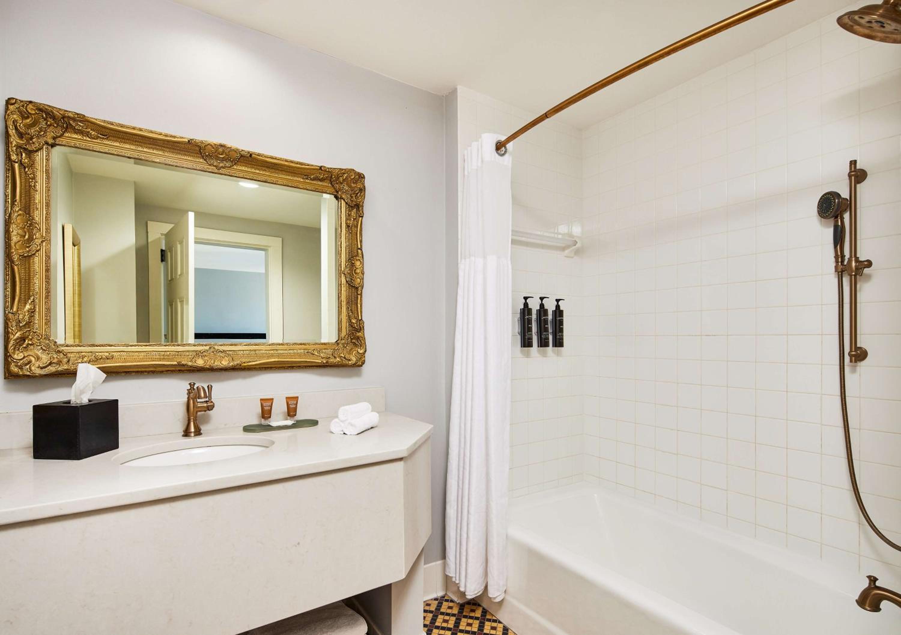 Selma Vacations - St James Hotel Selma Tapestry Collection by Hilton - Property Image 3