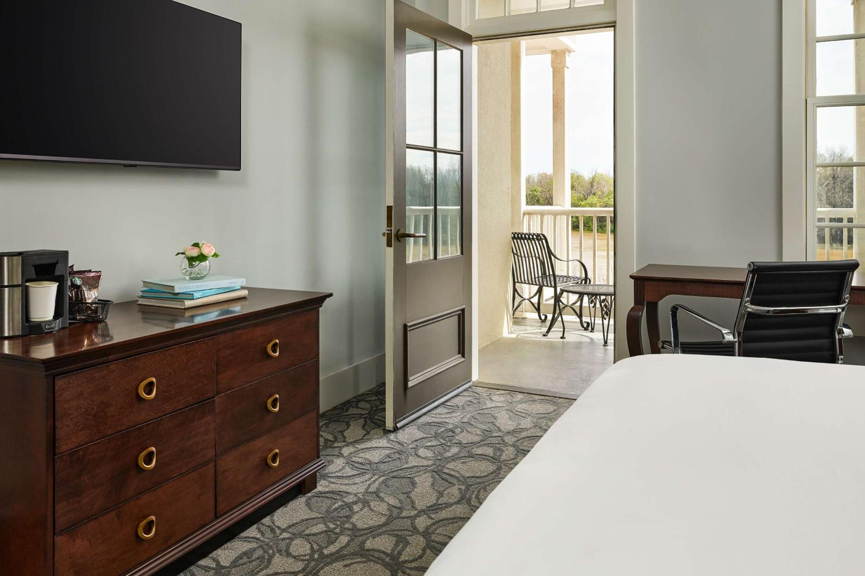 Selma Vacations - St James Hotel Selma Tapestry Collection by Hilton - Property Image 7