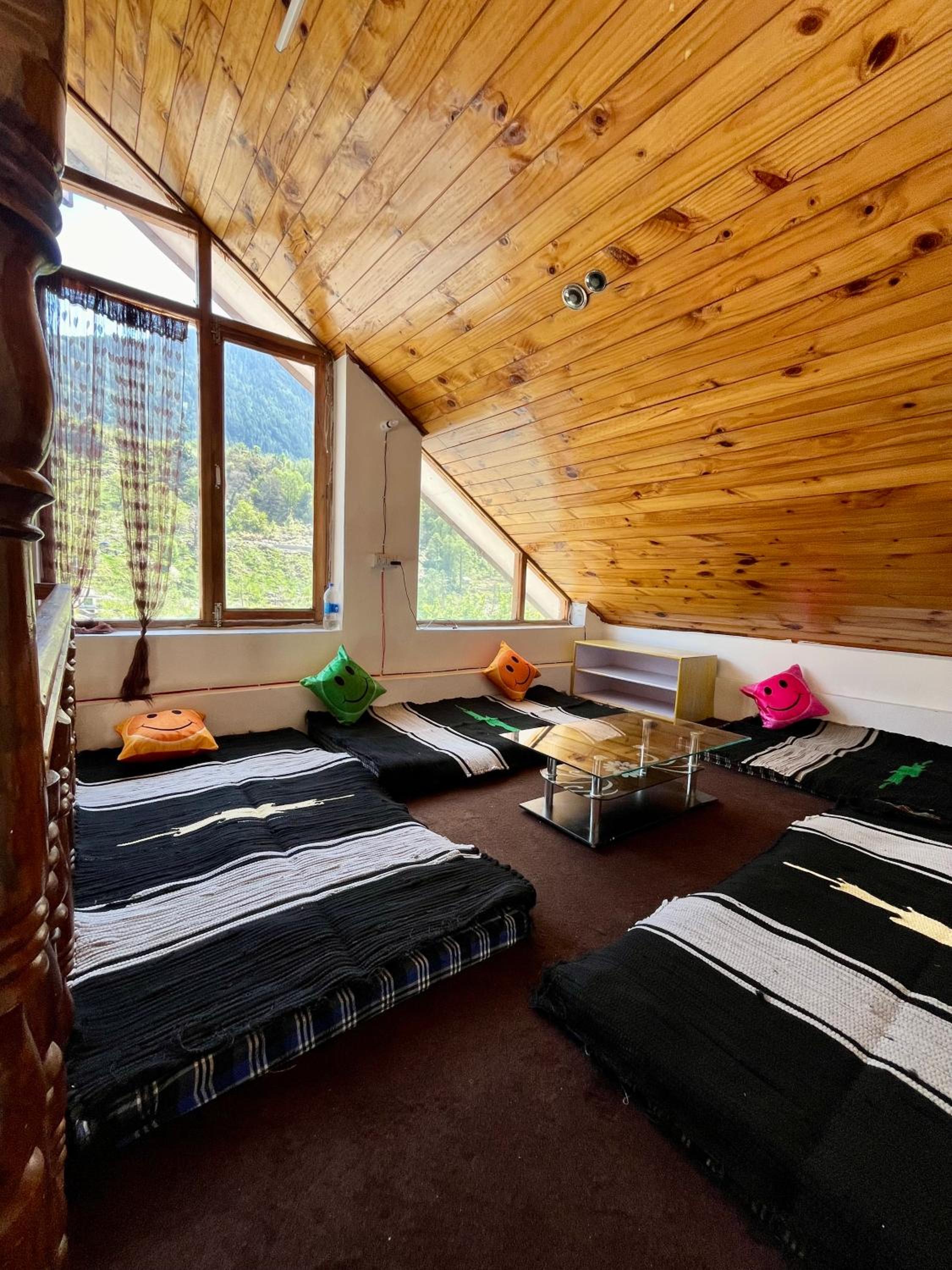Riverside cottage manali view 4