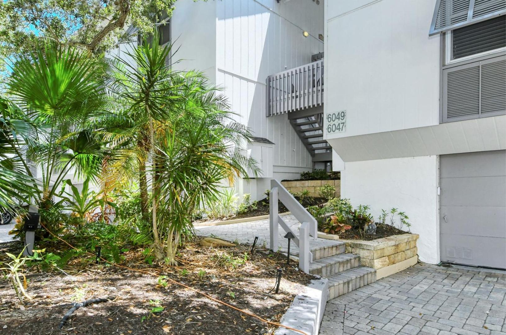 6047 EPW Bright and Spacious Bay Side Retreat view 3