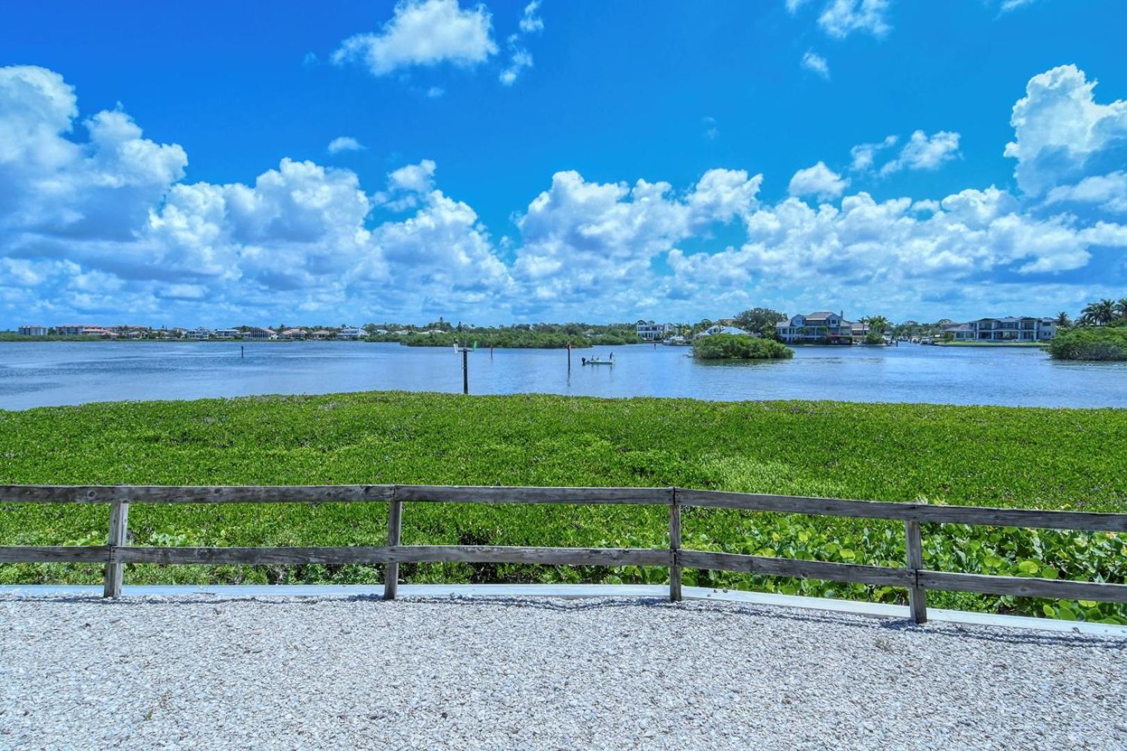 6047 EPW Bright and Spacious Bay Side Retreat view 4