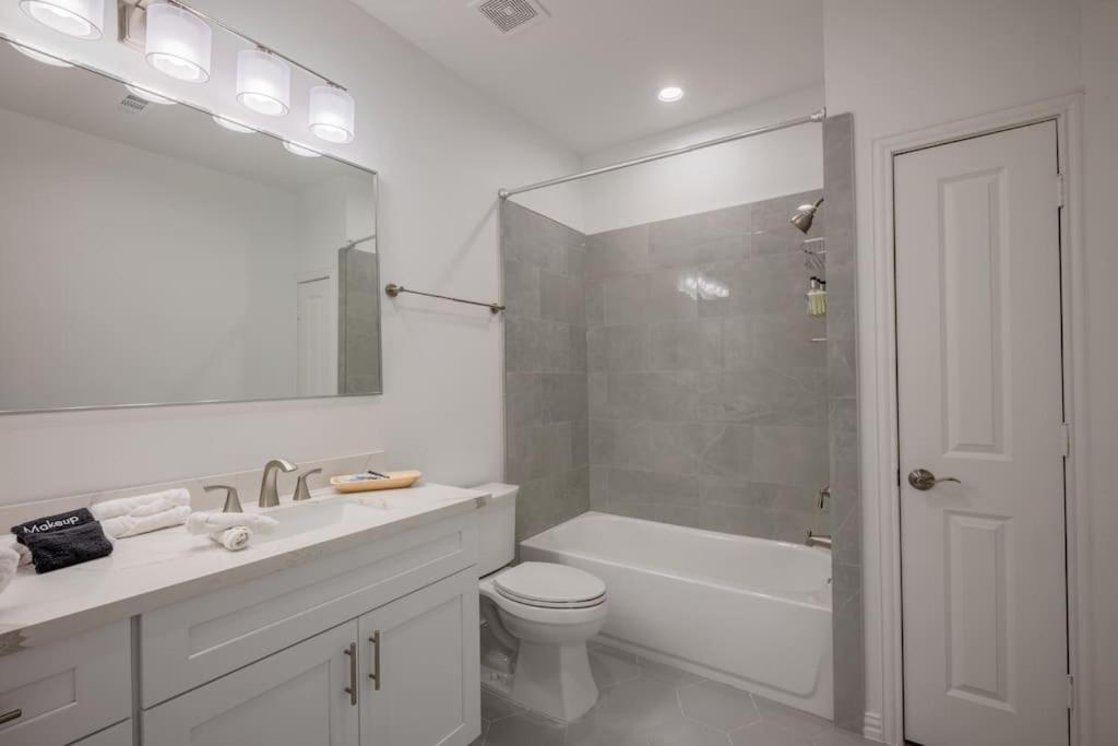 Relaxing Family Retreat Near NRG/Toyota Stadiums view 4