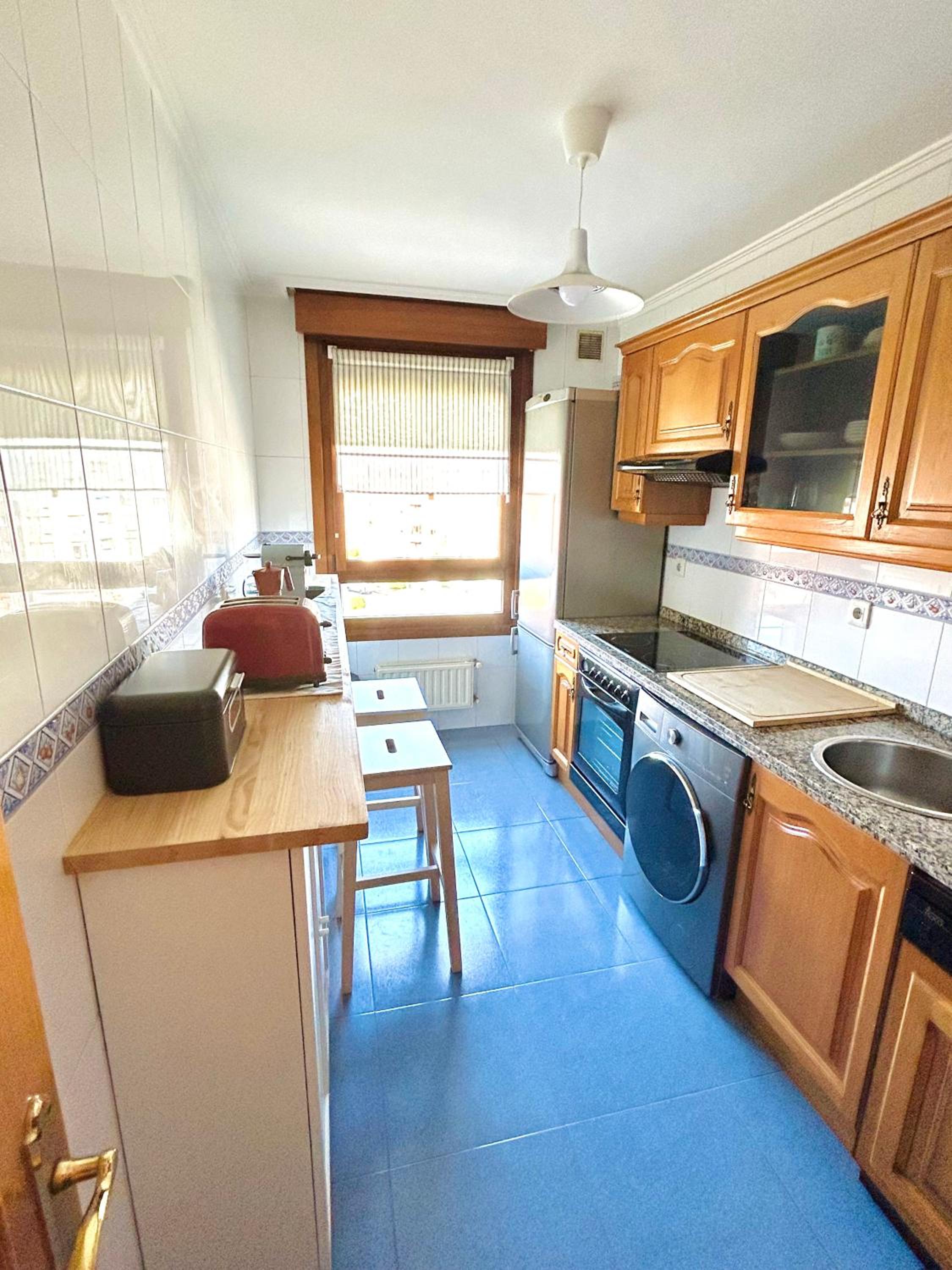 El pisín de Goya: piso luminoso con garaje a pie del centro de Oviedo. photo 4