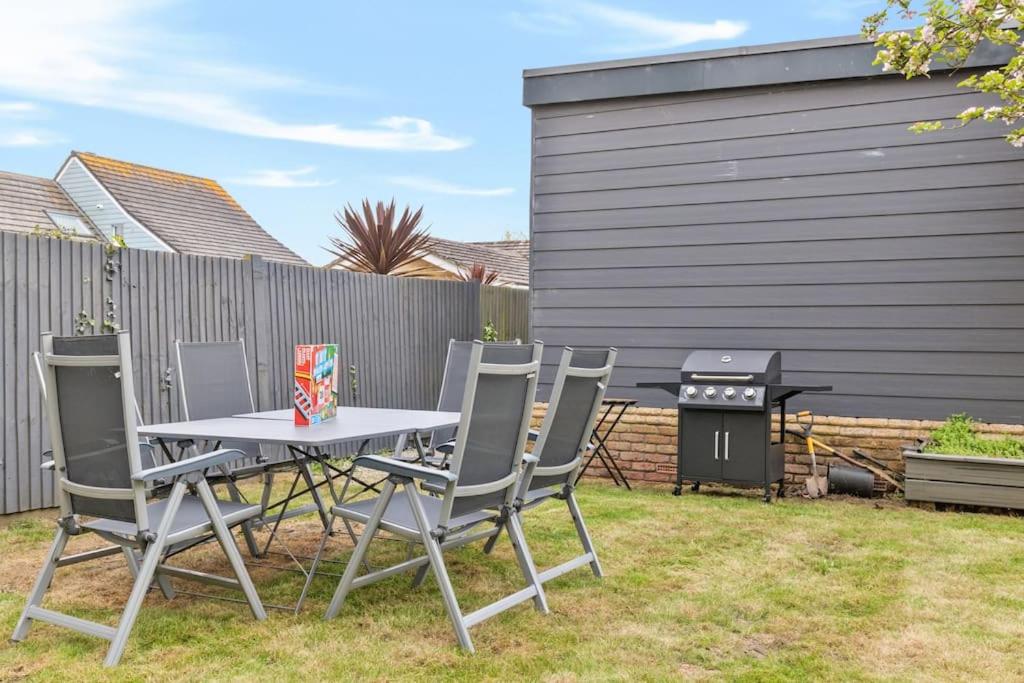 Villa Atlantis- Luxury Beach villa -Hot tub in Sussex sleeps 11 view 3