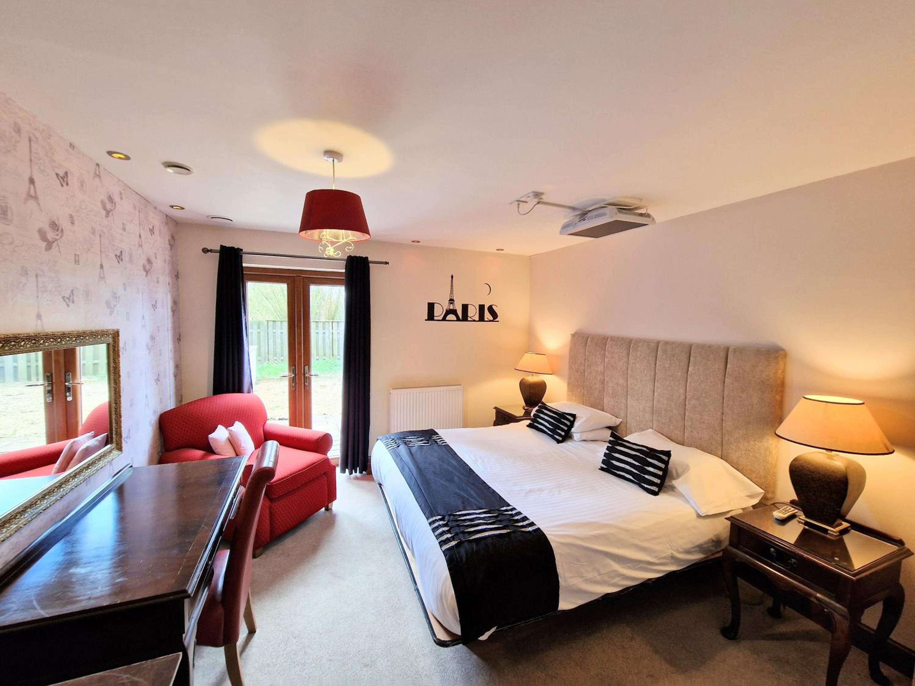 Lbtie Lodge with Two Private Hot Tubs - Fife - Loch Leven - Lomond Hills view 5