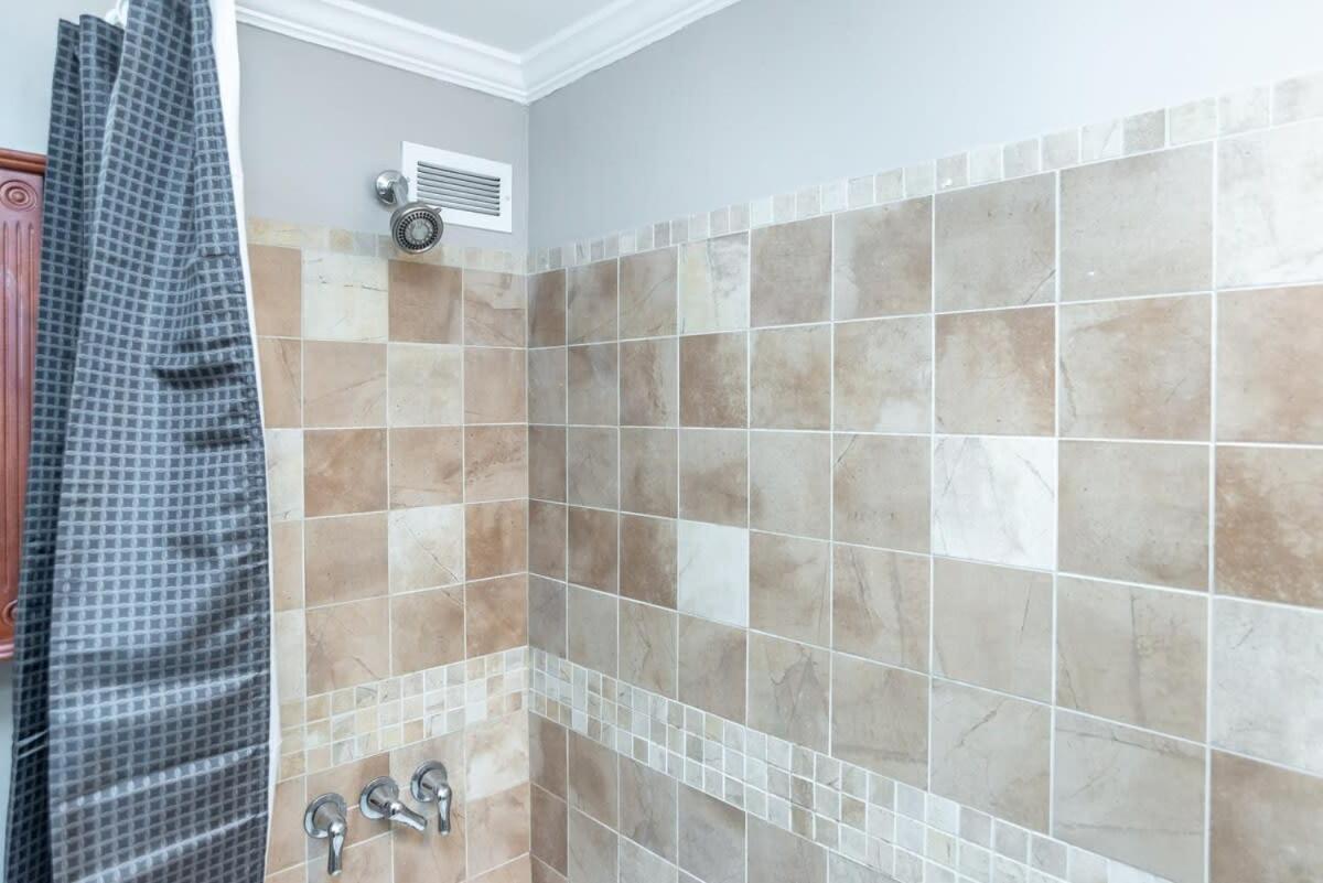 Downtown Condo! Private Balcony! PT10F
