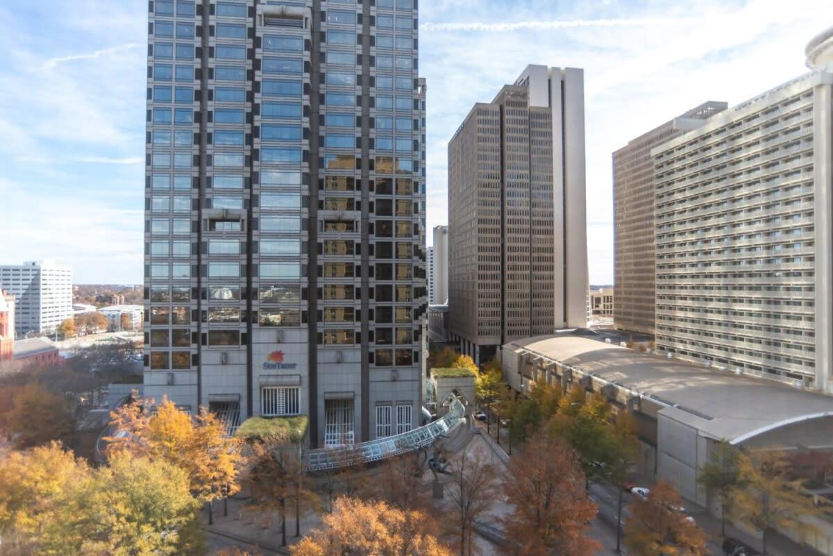 Downtown Condo! Private Balcony! PT10F