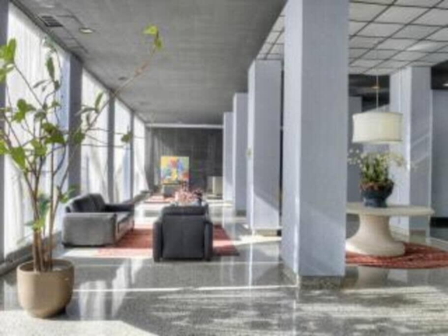 ATL Downtown 2BR King Bed Free Parking LM1008 view 3