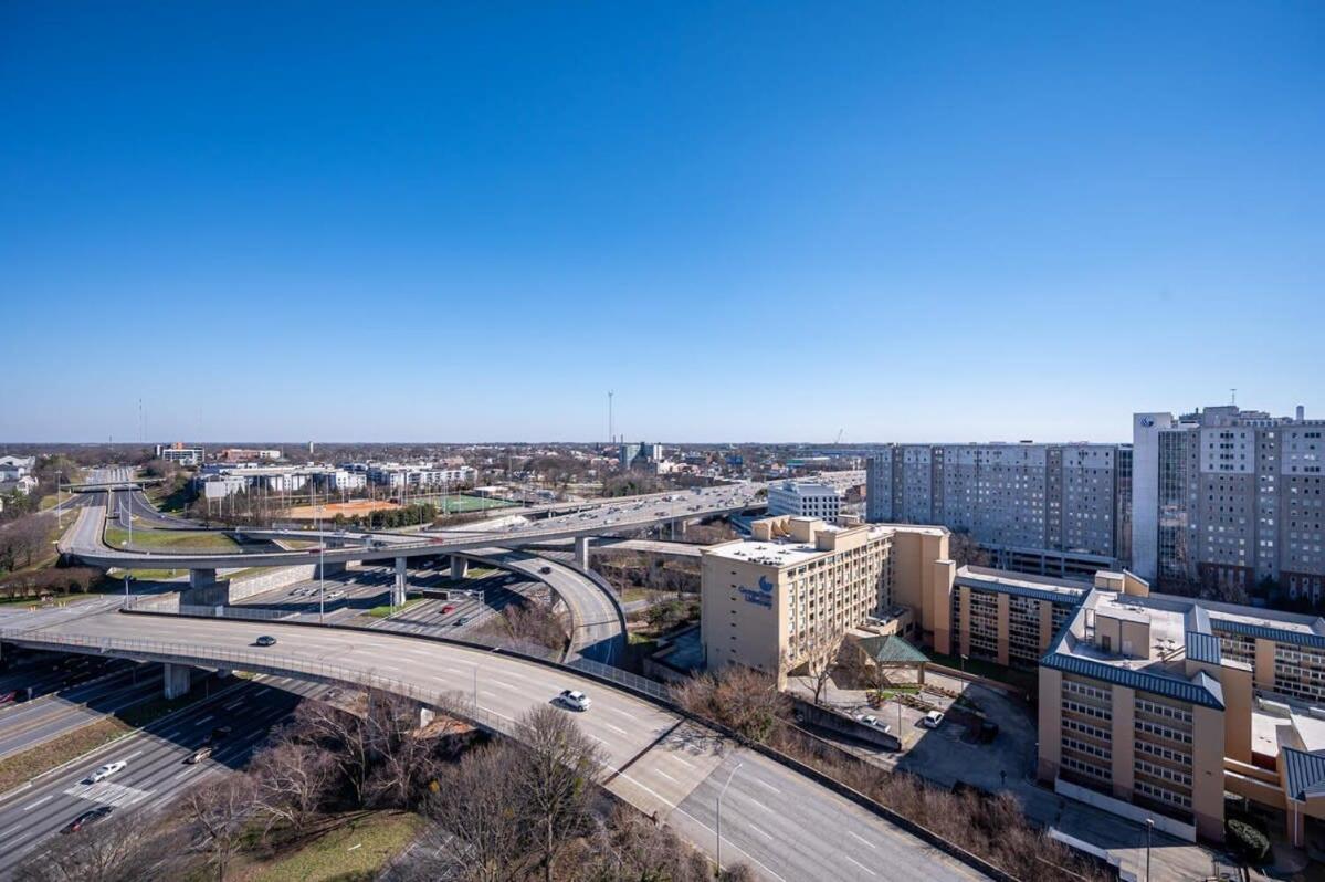 Downtown Atl Condo Onsite Parking King bed & bonus room LM1901 view 2