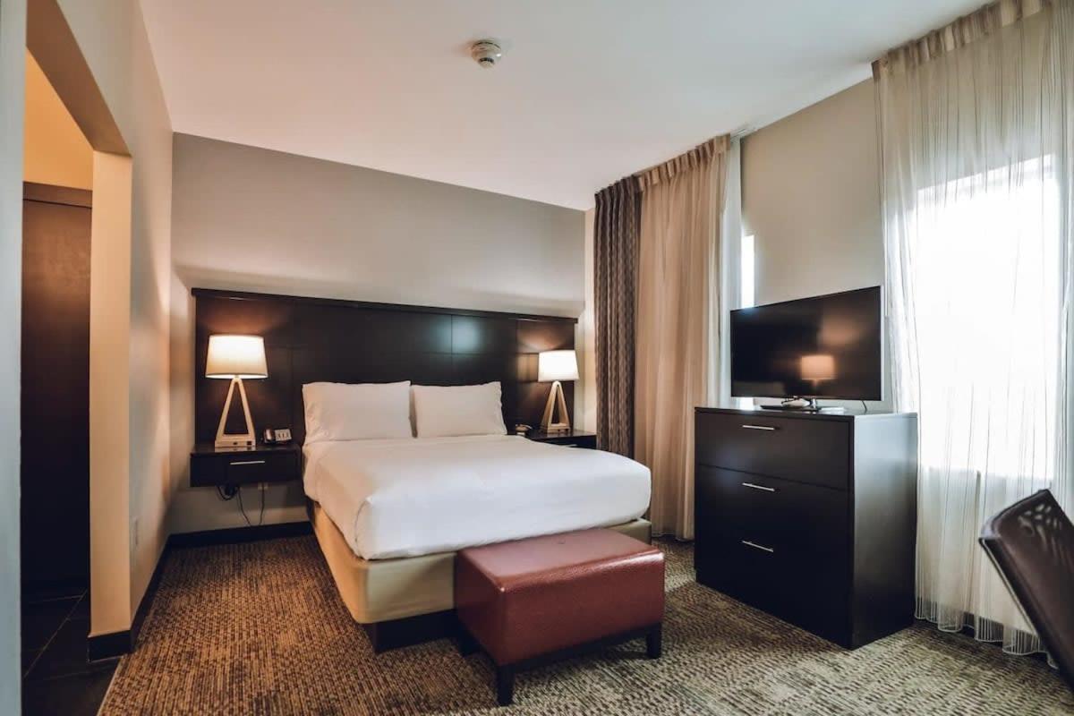 Hotel Room Kitchen Free parking Washer&Dryer Gym Relux Studio Group 1 view 3