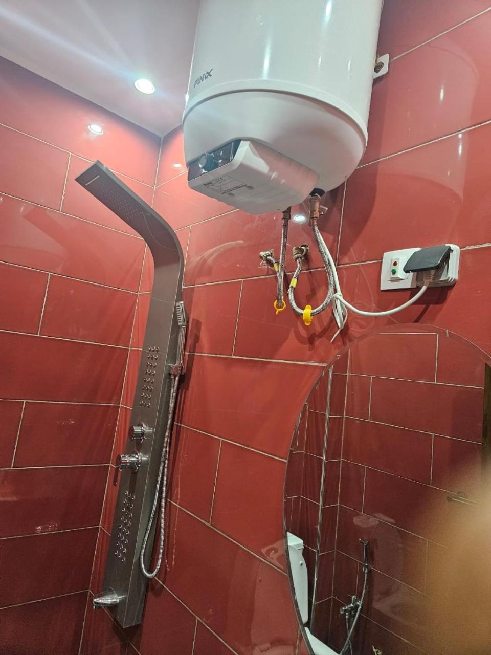 Studio meublé Dakar Sénégal, Chambre , salon , toilette et cuisine séparés view 3