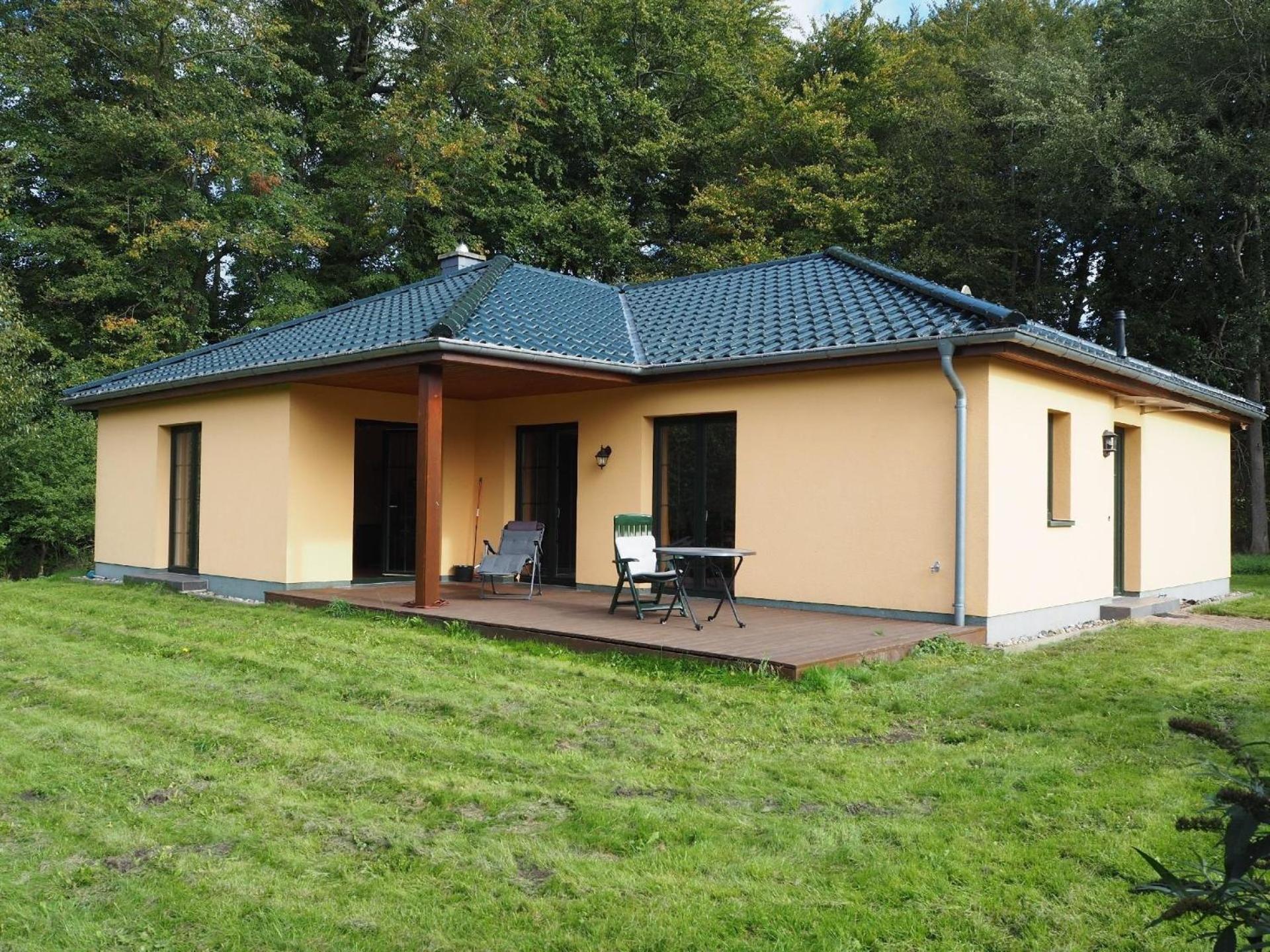 Ferienhaus in ruhiger aber zentraler Lage, mit zwei Terrassen und Garten