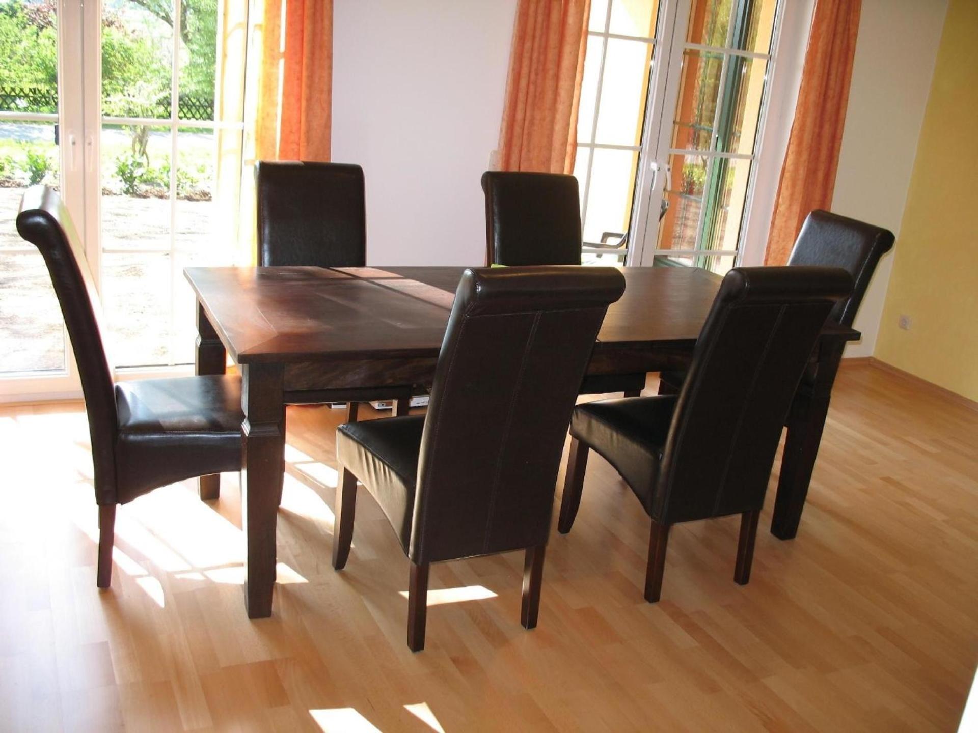Ferienhaus in ruhiger aber zentraler Lage, mit zwei Terrassen und Garten