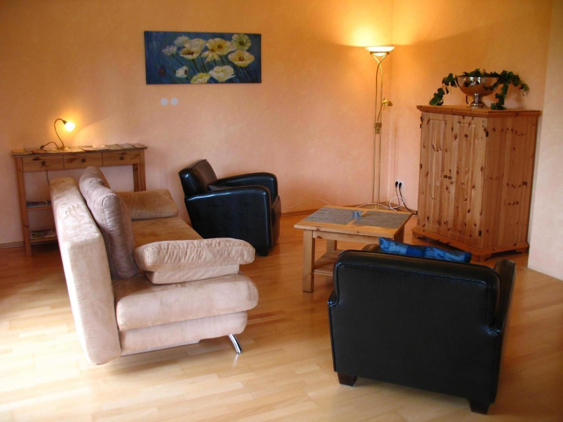 Ferienhaus in ruhiger aber zentraler Lage, mit zwei Terrassen und Garten