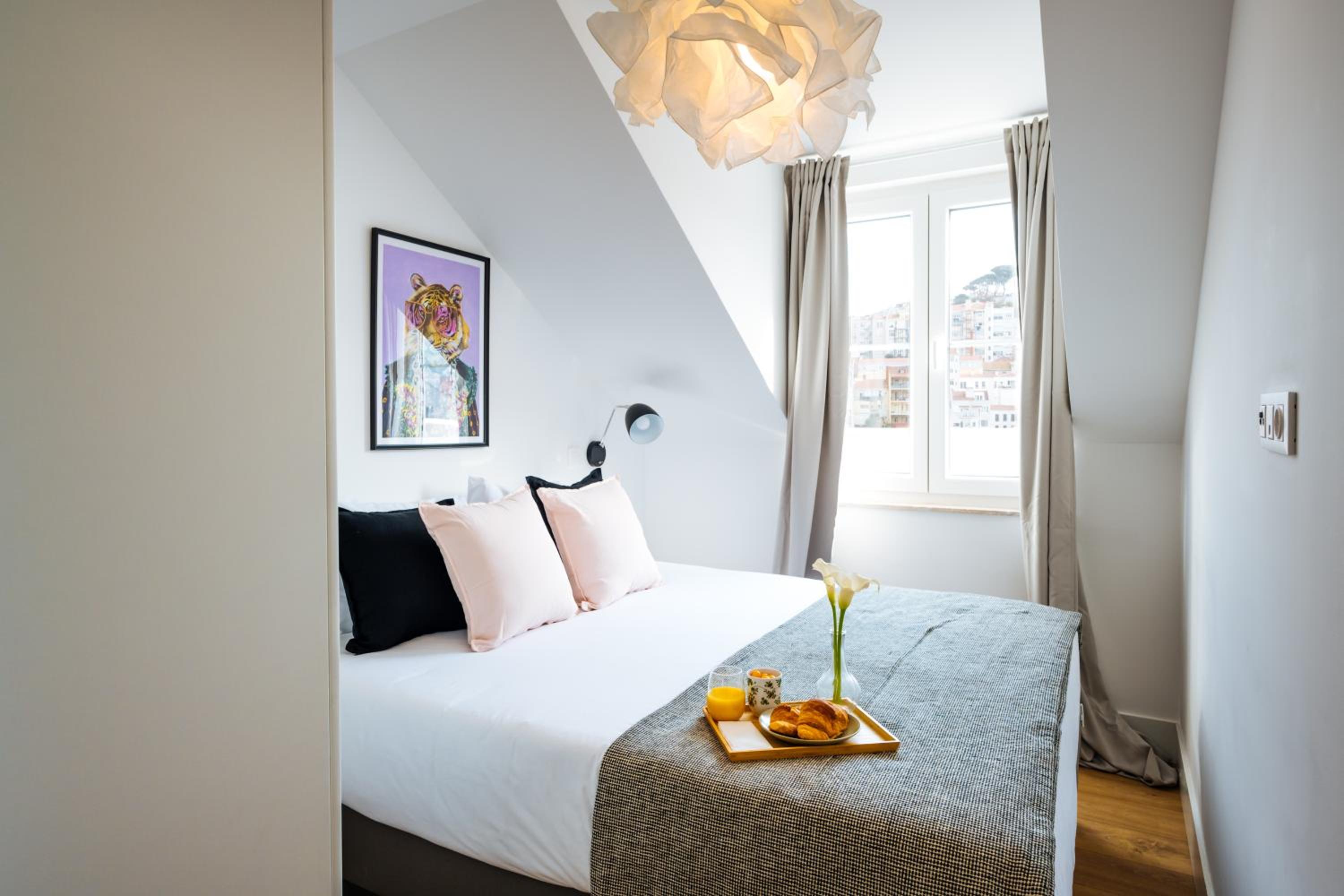 Lisbon Skyline Apartment by Misha's Place 5E view 5