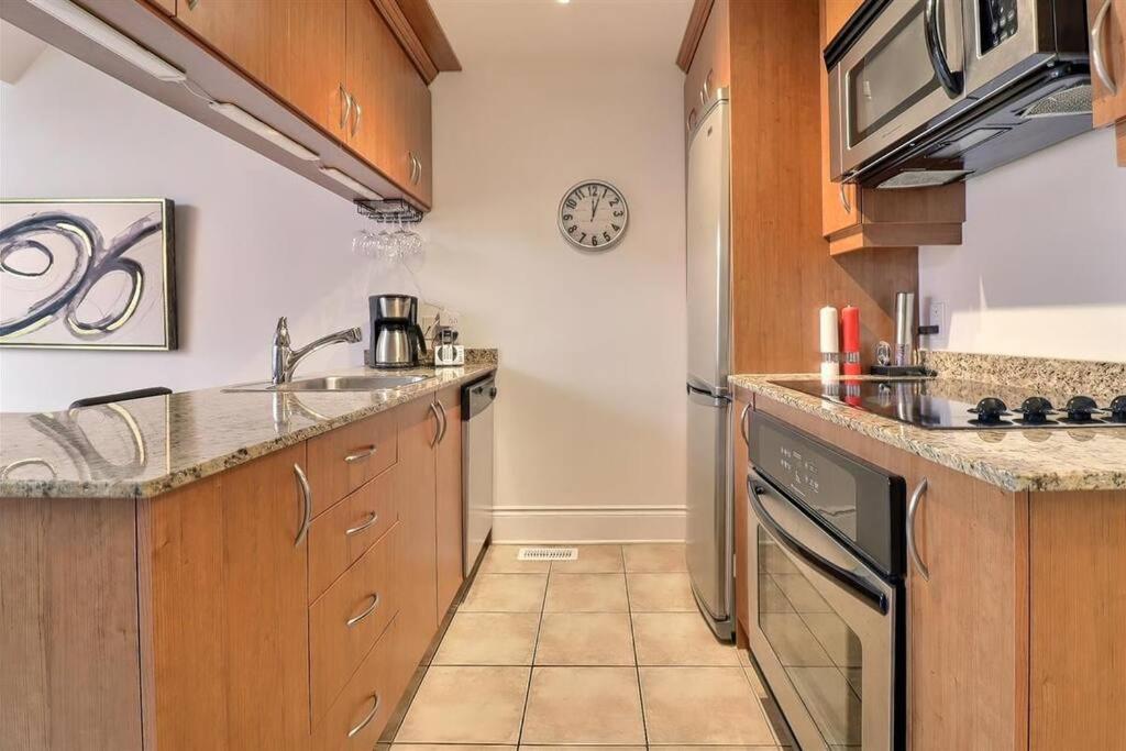 Chalet Saint-Sauveur with heated pool during Summer and Ski in Ski out!