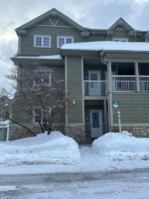 Chalet Saint-Sauveur with heated pool during Summer and Ski in Ski out!
