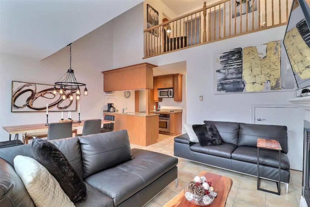 Chalet Saint-Sauveur with heated pool during Summer and Ski in Ski out!