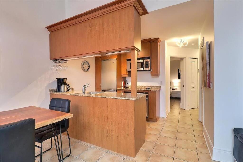 Chalet Saint-Sauveur with heated pool during Summer and Ski in Ski out!