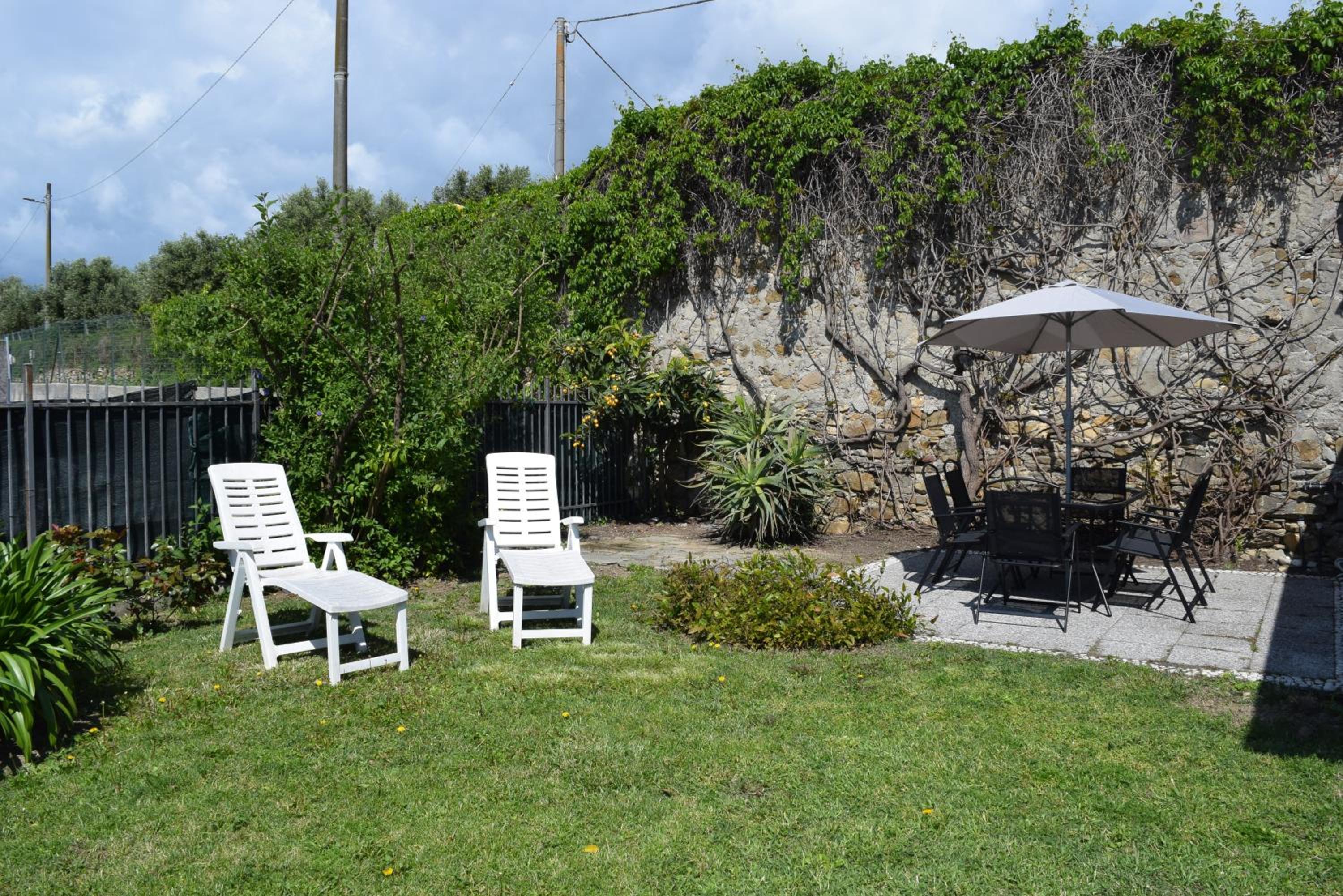 Casa a Diano con giardino view 3