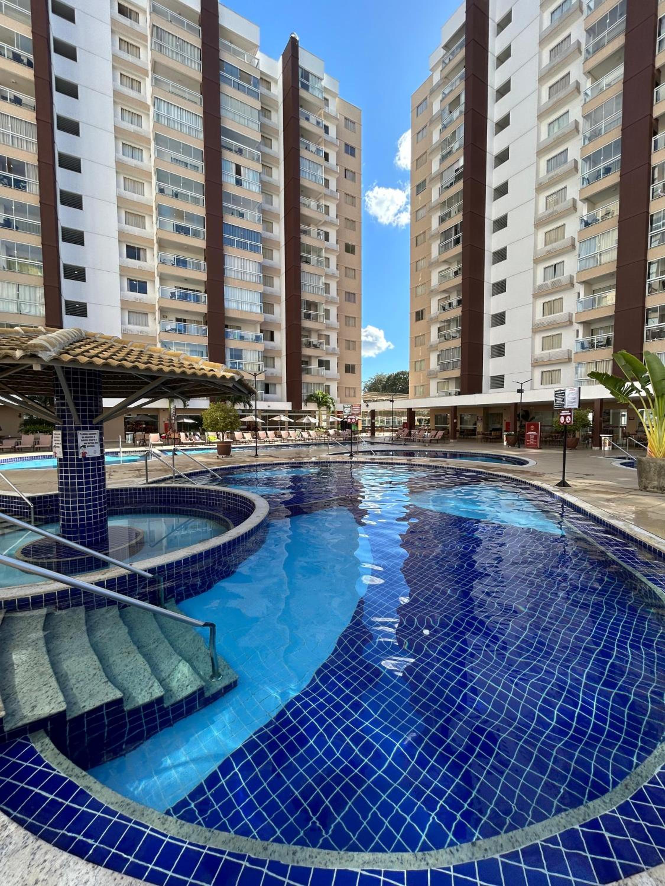 Caldas Novas - Condominio Casa da Madeira - ate 5 pessoas - PERMITIDO descer com bebida para o parque - Centro
