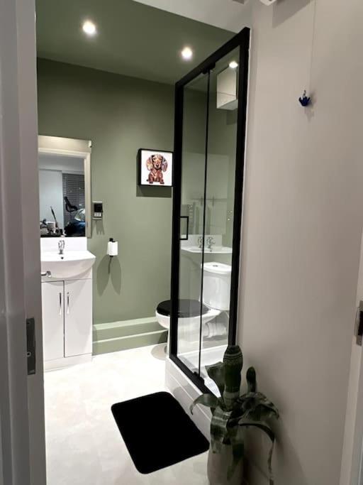 Spacious 2 Bed flat - Woolwich - Elizabeth Line view 2