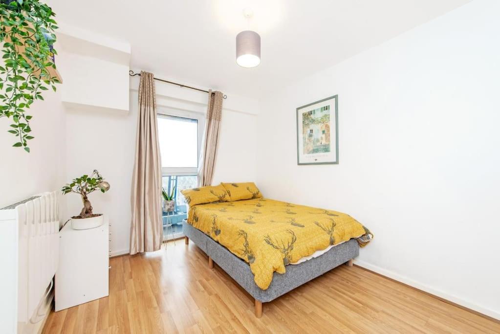 Spacious 2 Bed flat - Woolwich - Elizabeth Line view 3