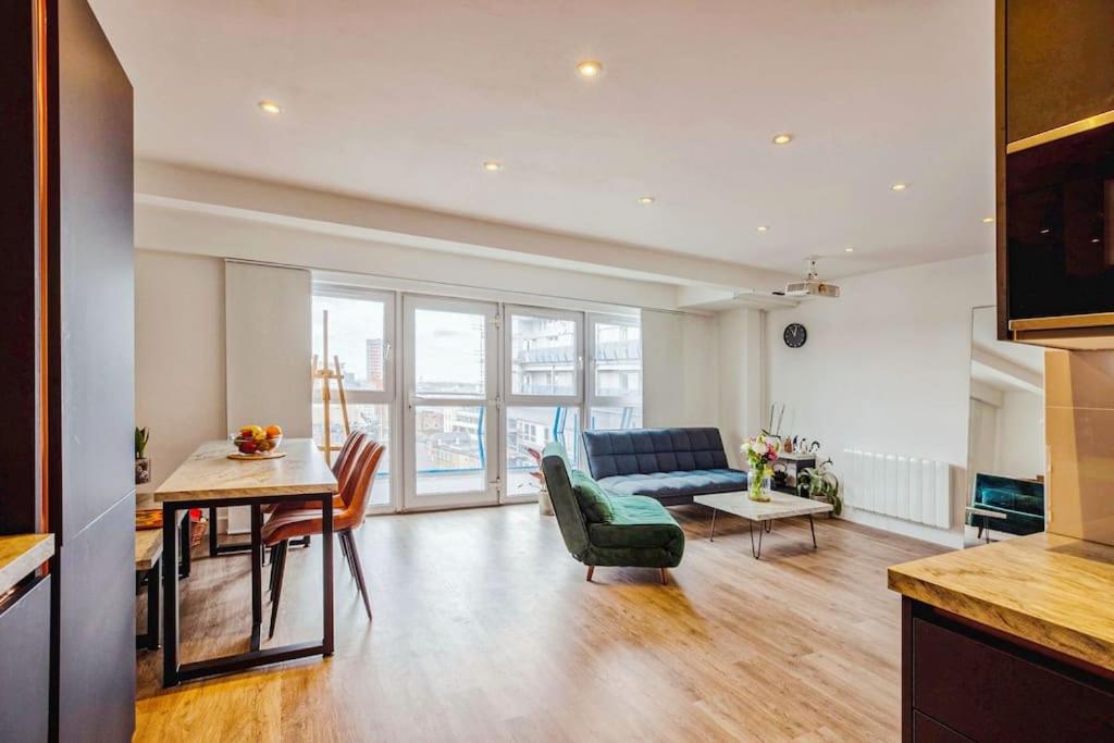 Spacious 2 Bed flat - Woolwich - Elizabeth Line view 5