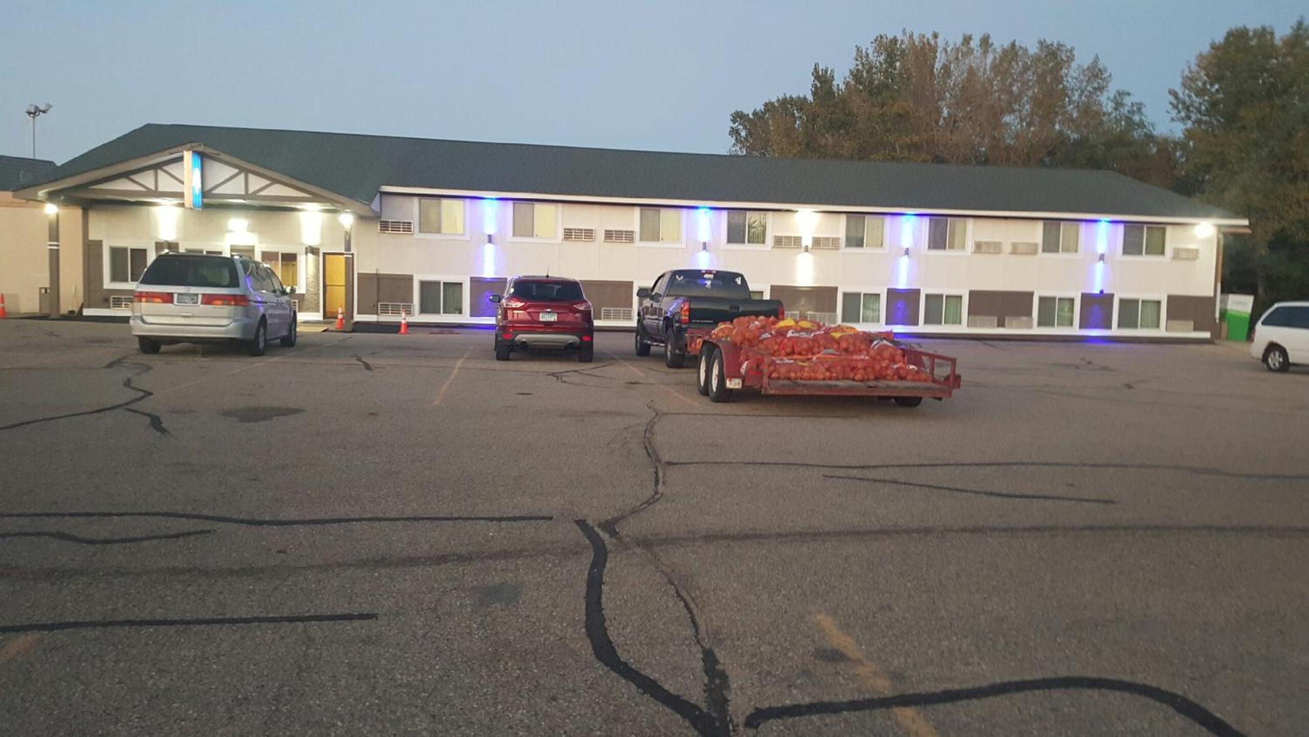 Faribault Hometown Inn & Suites