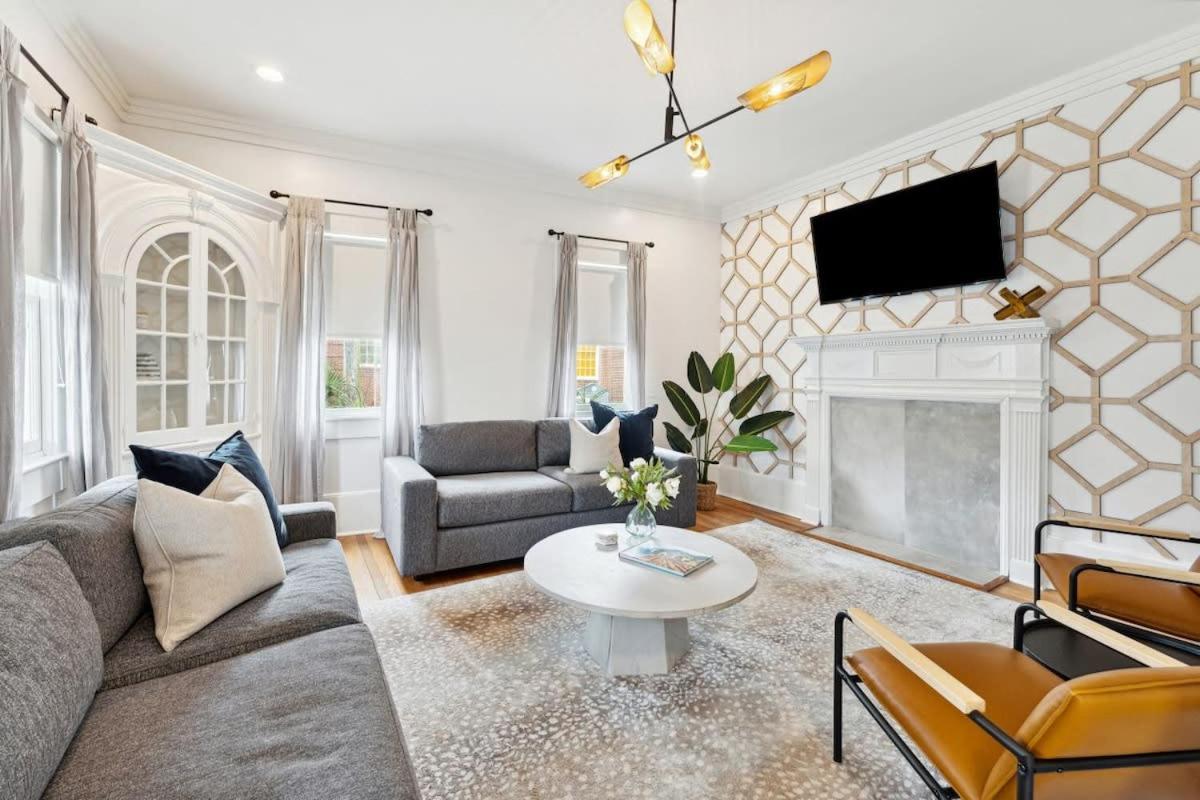 Downtown 3 Bedroom with Tons of Natural Light view 3