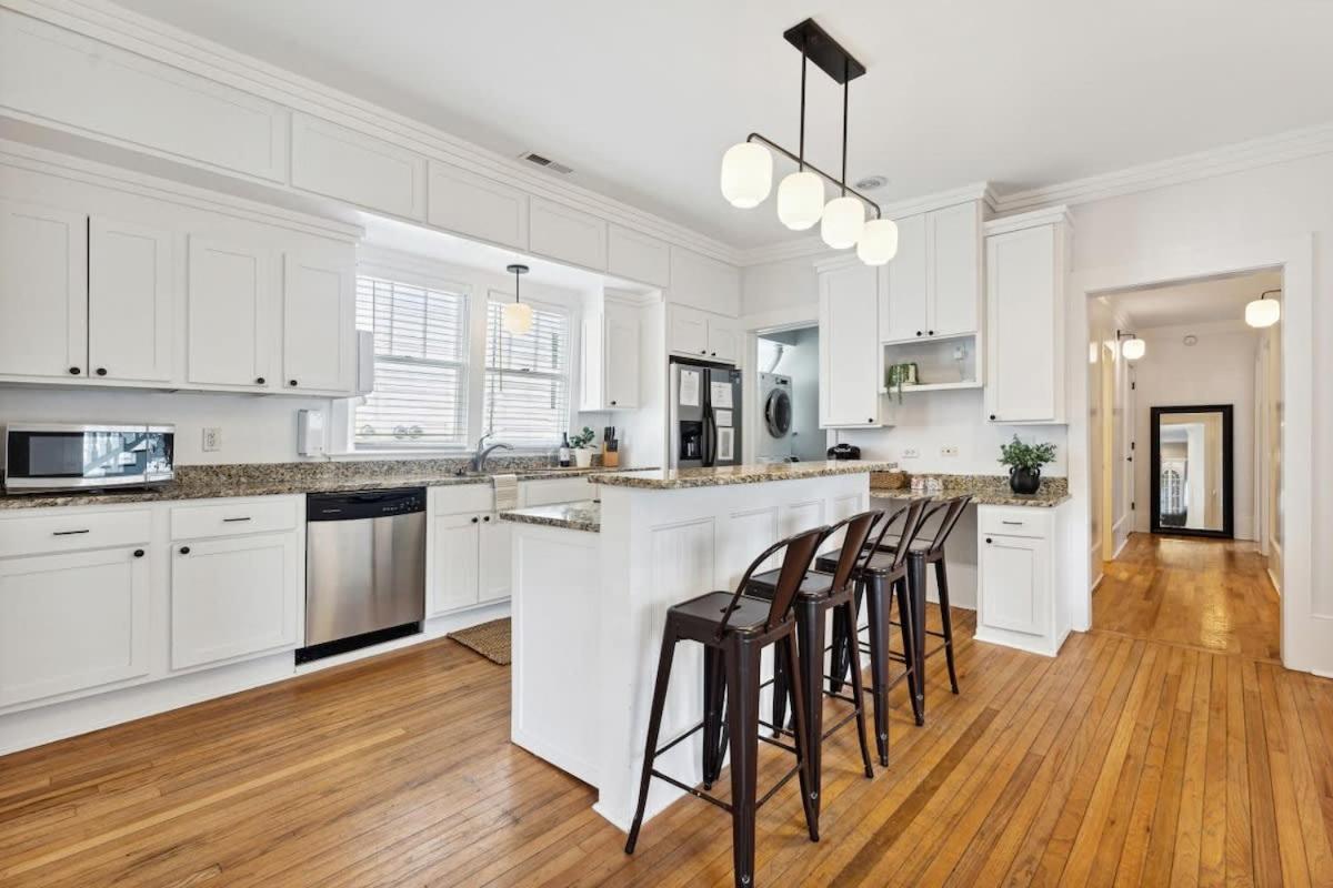 Downtown 3 Bedroom with Tons of Natural Light view 4