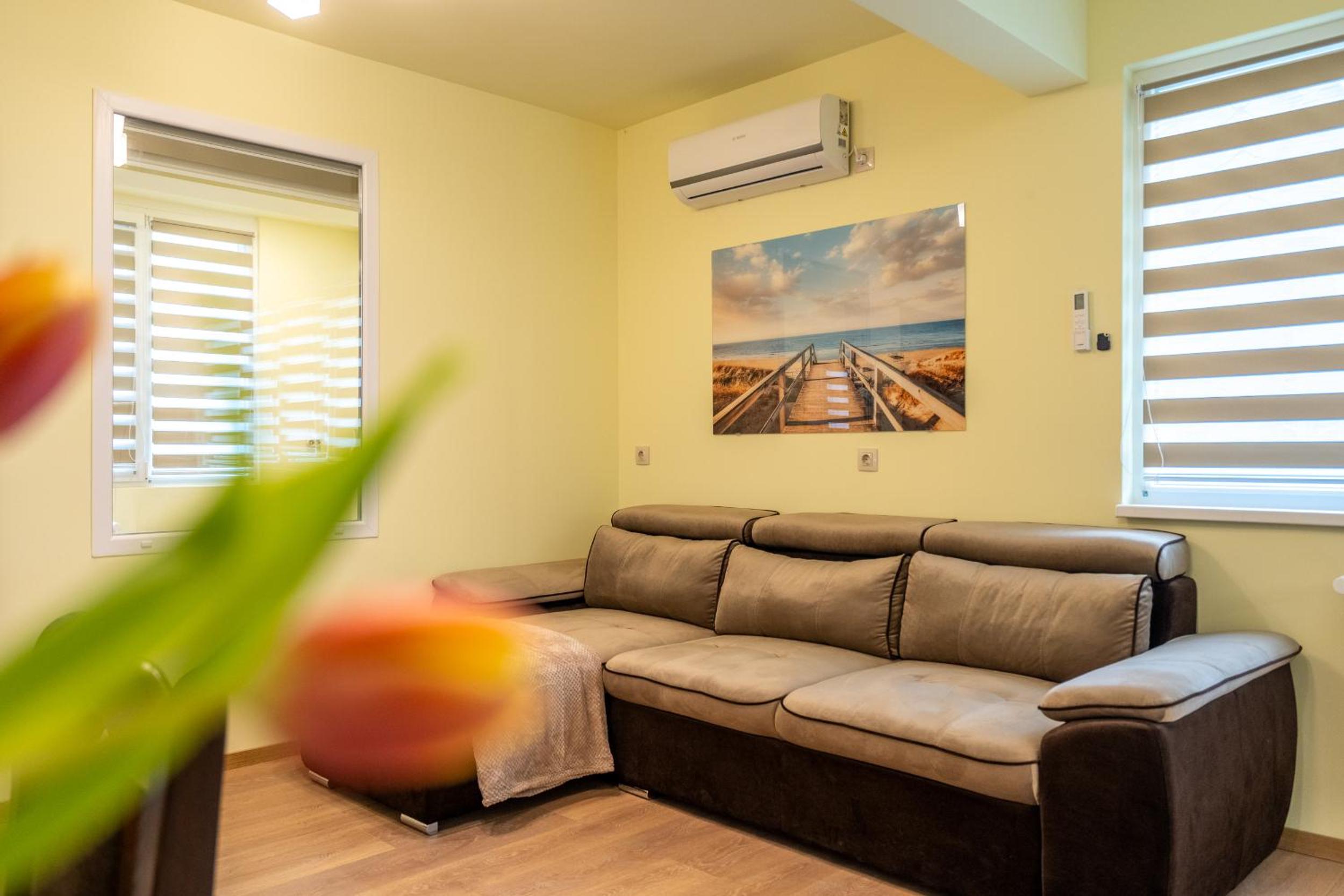 Top Location Central New & Spacious 3 BDR apt Medical Academy