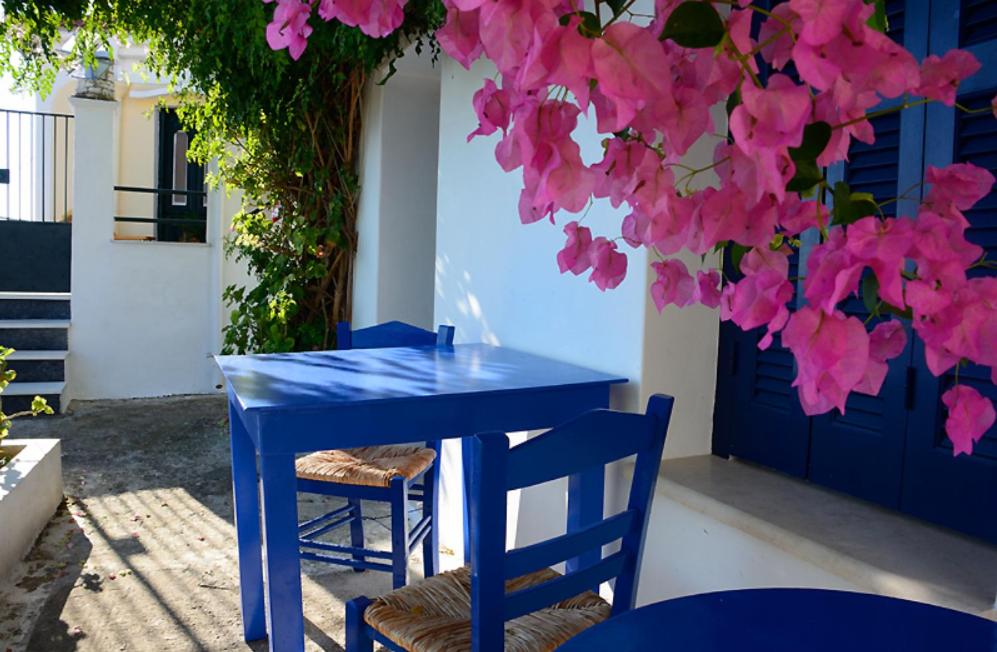Zaros House. Two-Bedroom Traditional House with Sea Views in Kioni. view 2