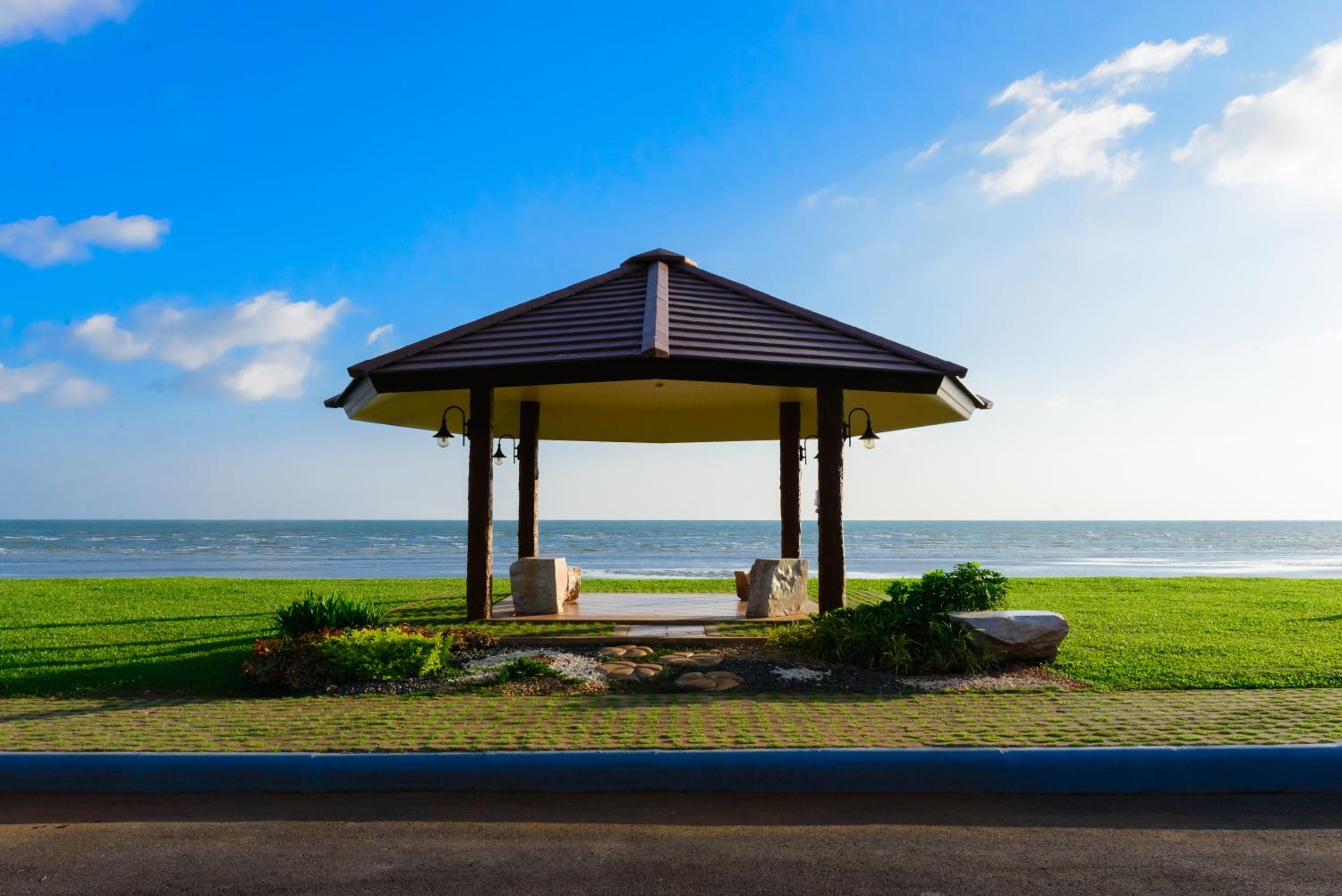 New Travel Beach Hotel & Resort