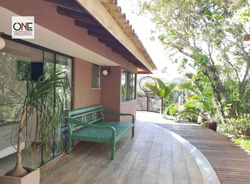 Casa espetacular na praia Brava