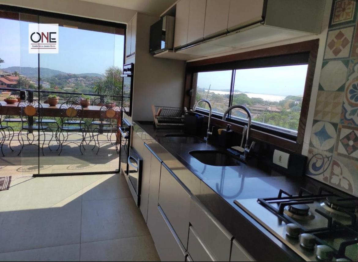 Casa espetacular na praia Brava