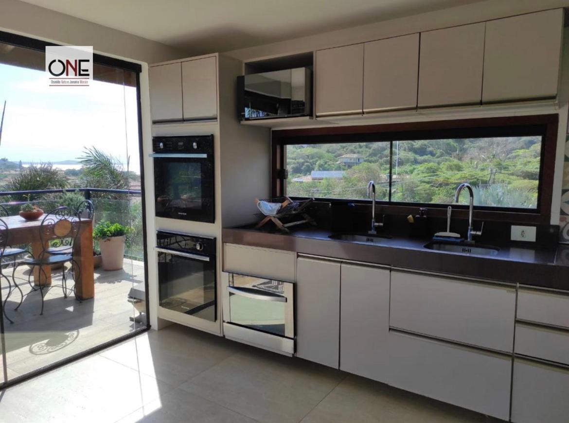 Casa espetacular na praia Brava